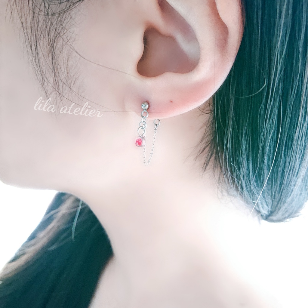 《片耳用》かすみ粒【紅】チェーンピアス(金属アレルギー対応)