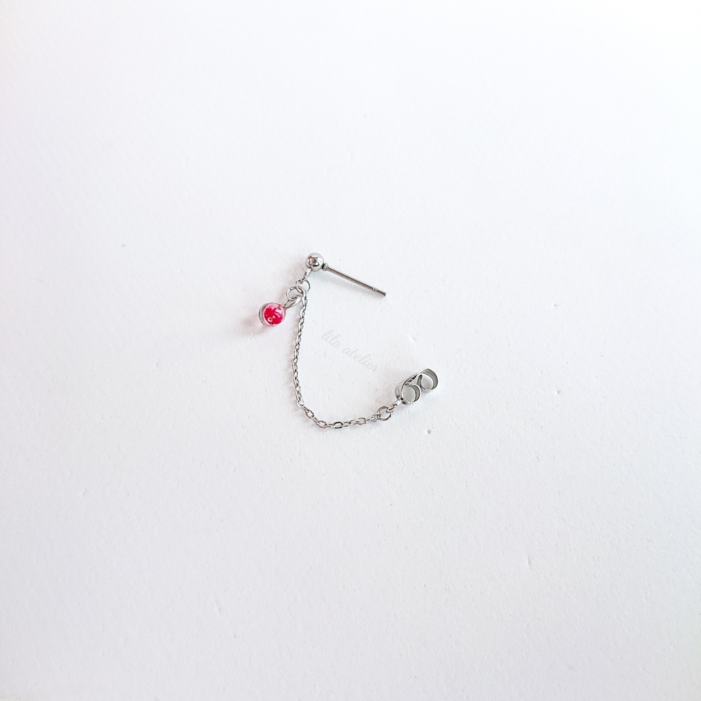 《片耳用》かすみ粒【紅】チェーンピアス(金属アレルギー対応)