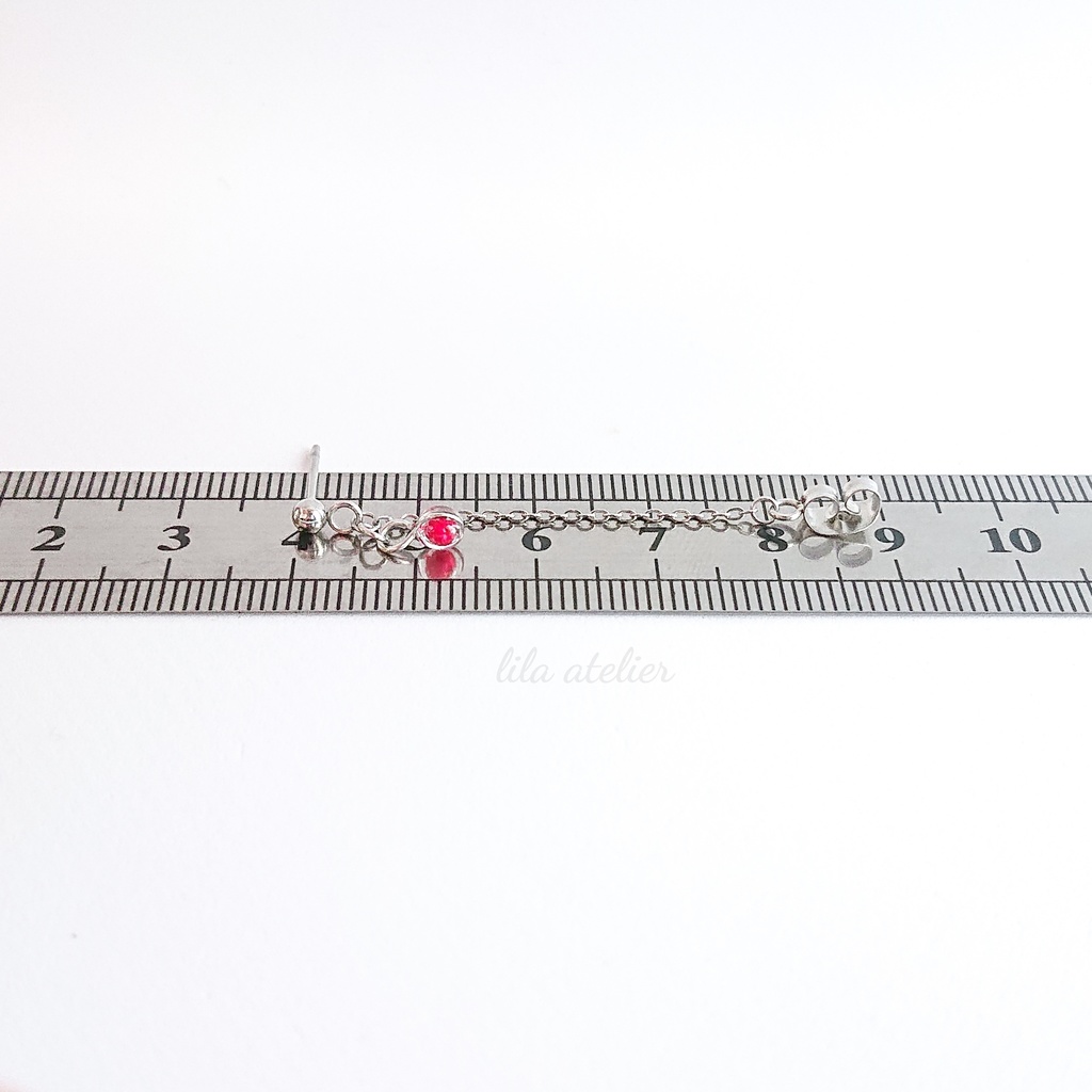 《片耳用》かすみ粒【紅】チェーンピアス(金属アレルギー対応)
