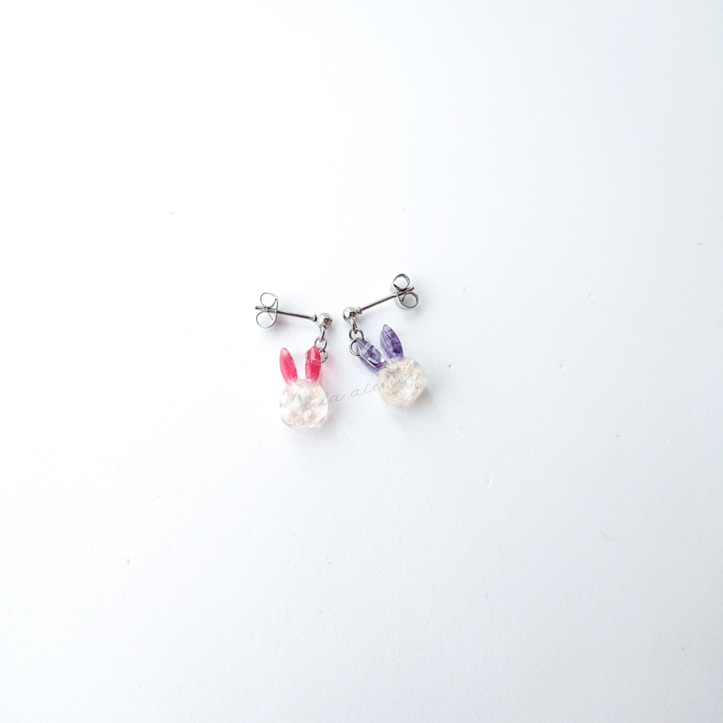 彩りかすみウサギ【紅】ピアス/イヤリング(金属アレルギー対応)