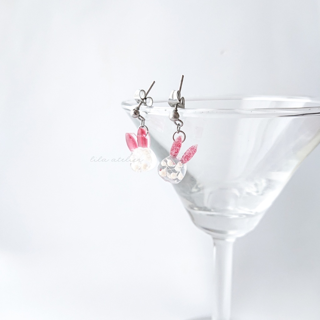彩りかすみウサギ【紅】ピアス/イヤリング(金属アレルギー対応)
