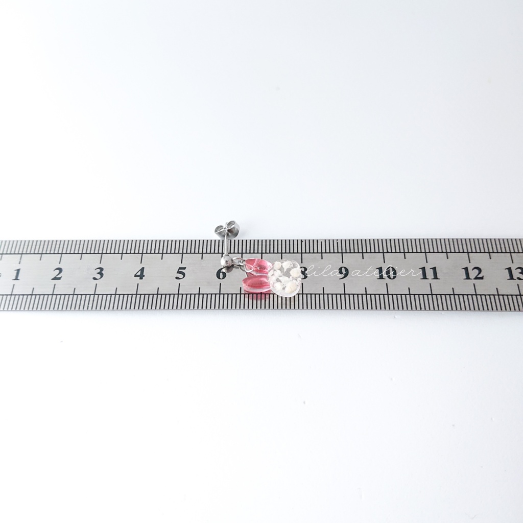 彩りかすみウサギ【紅】ピアス/イヤリング(金属アレルギー対応)