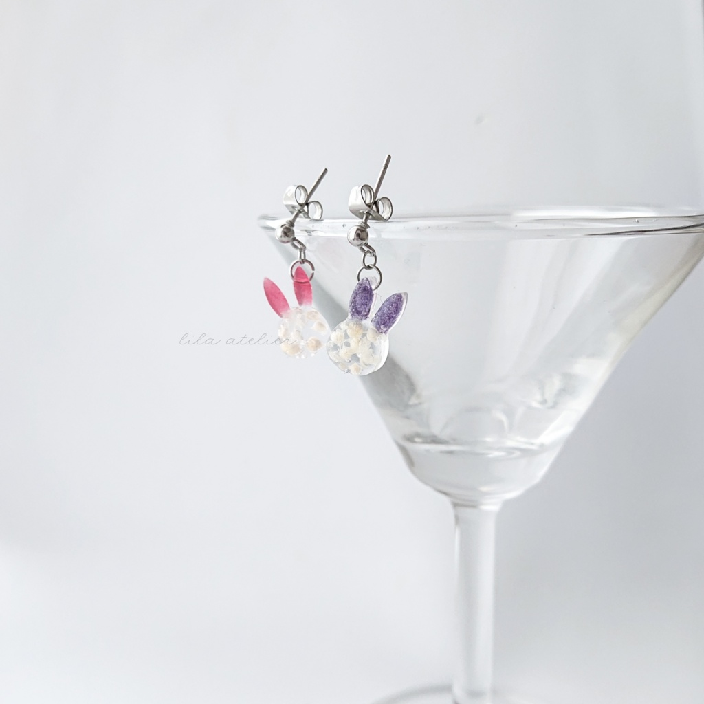 彩りかすみウサギ【紅】ピアス/イヤリング(金属アレルギー対応)