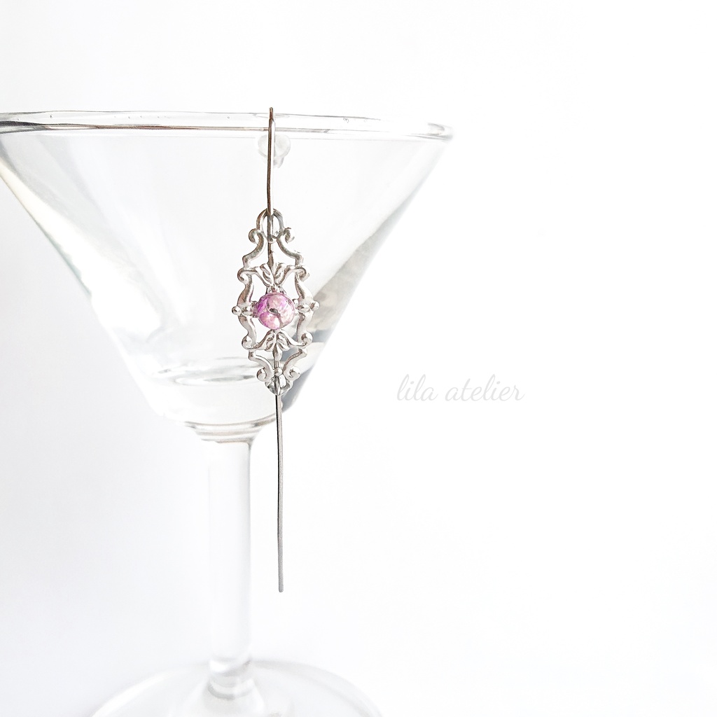 《片耳用》かすみ水中花細工【紫】イヤーラップクローラーフックピアス(金属アレルギー対応)