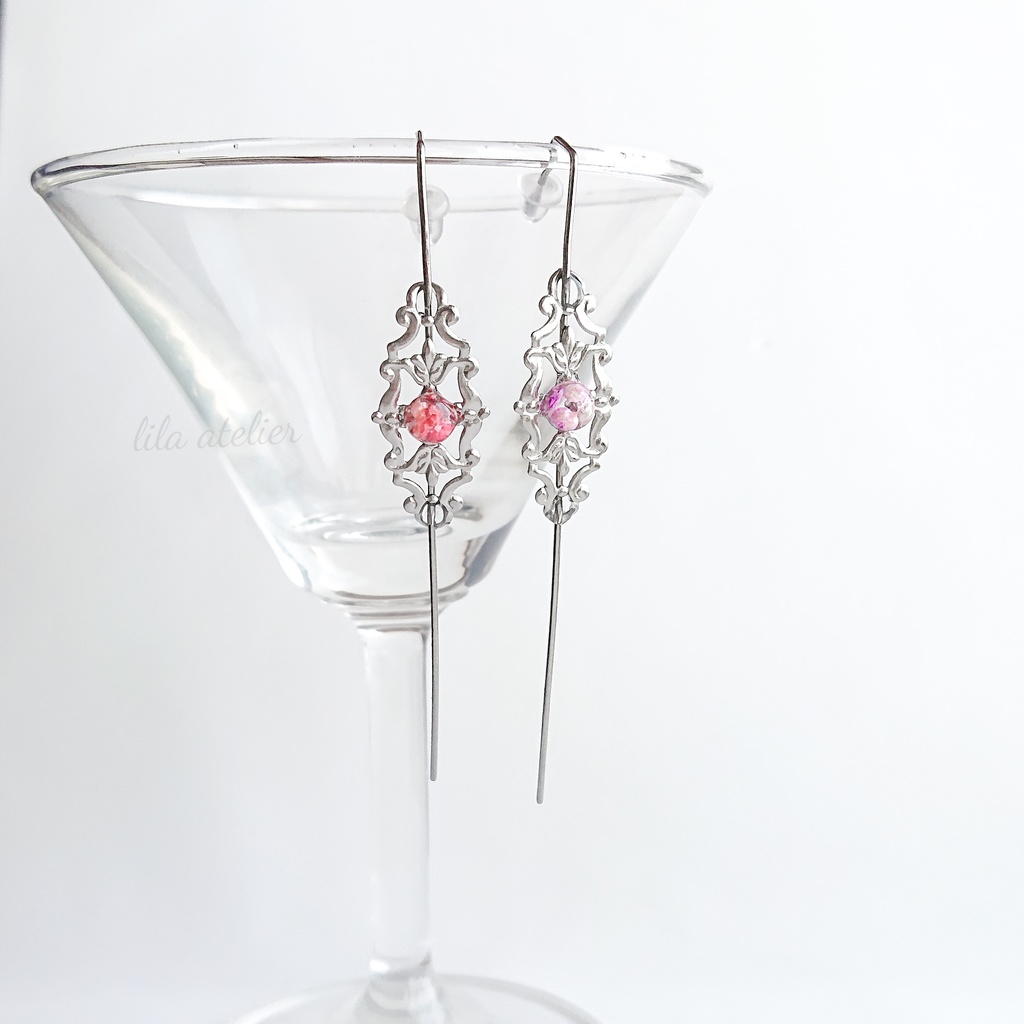 《片耳用》かすみ水中花細工【紫】イヤーラップクローラーフックピアス(金属アレルギー対応)