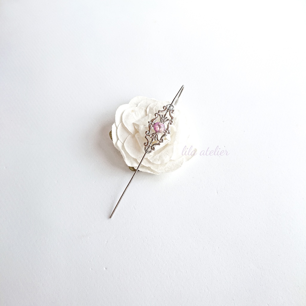 《片耳用》かすみ水中花細工【紫】イヤーラップクローラーフックピアス(金属アレルギー対応)