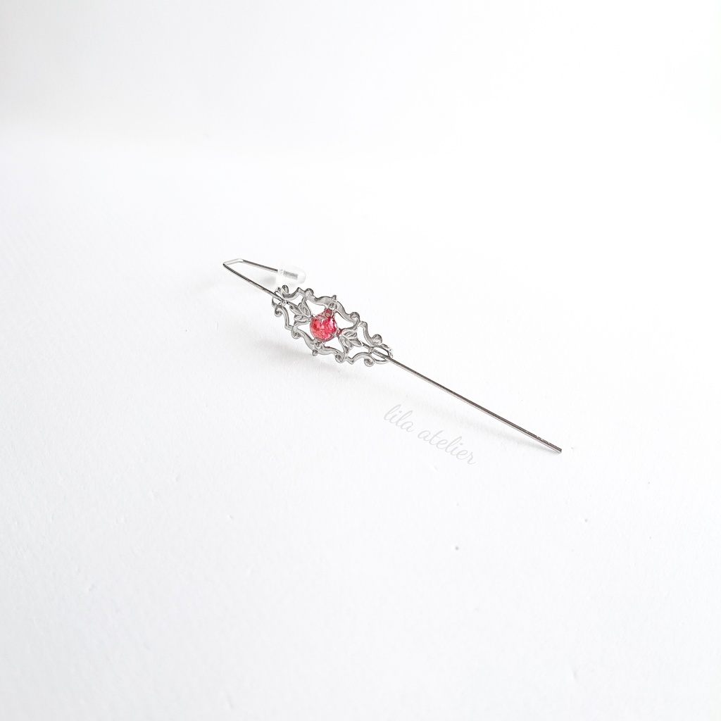 《片耳用》かすみ水中花細工【紅】イヤーラップクローラーフックピアス(金属アレルギー対応)