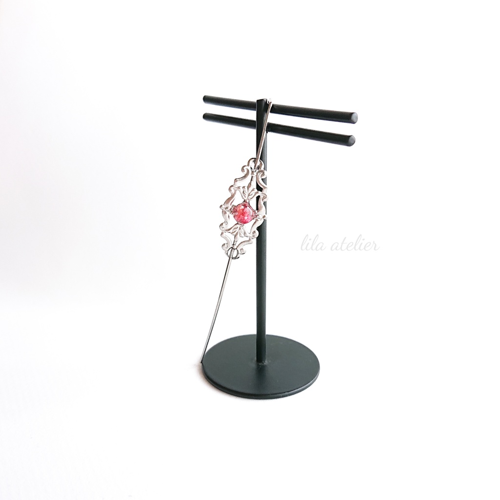 《片耳用》かすみ水中花細工【紅】イヤーラップクローラーフックピアス(金属アレルギー対応)