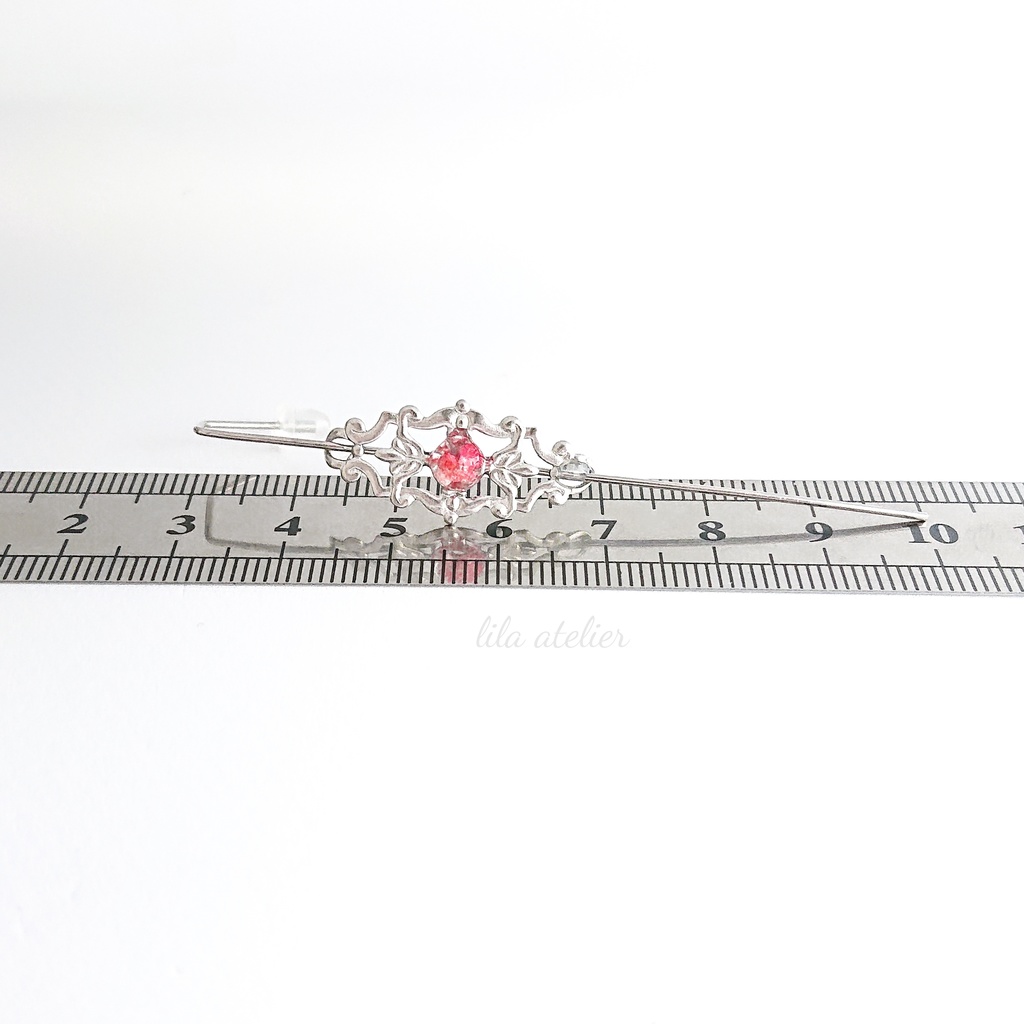 《片耳用》かすみ水中花細工【紅】イヤーラップクローラーフックピアス(金属アレルギー対応)