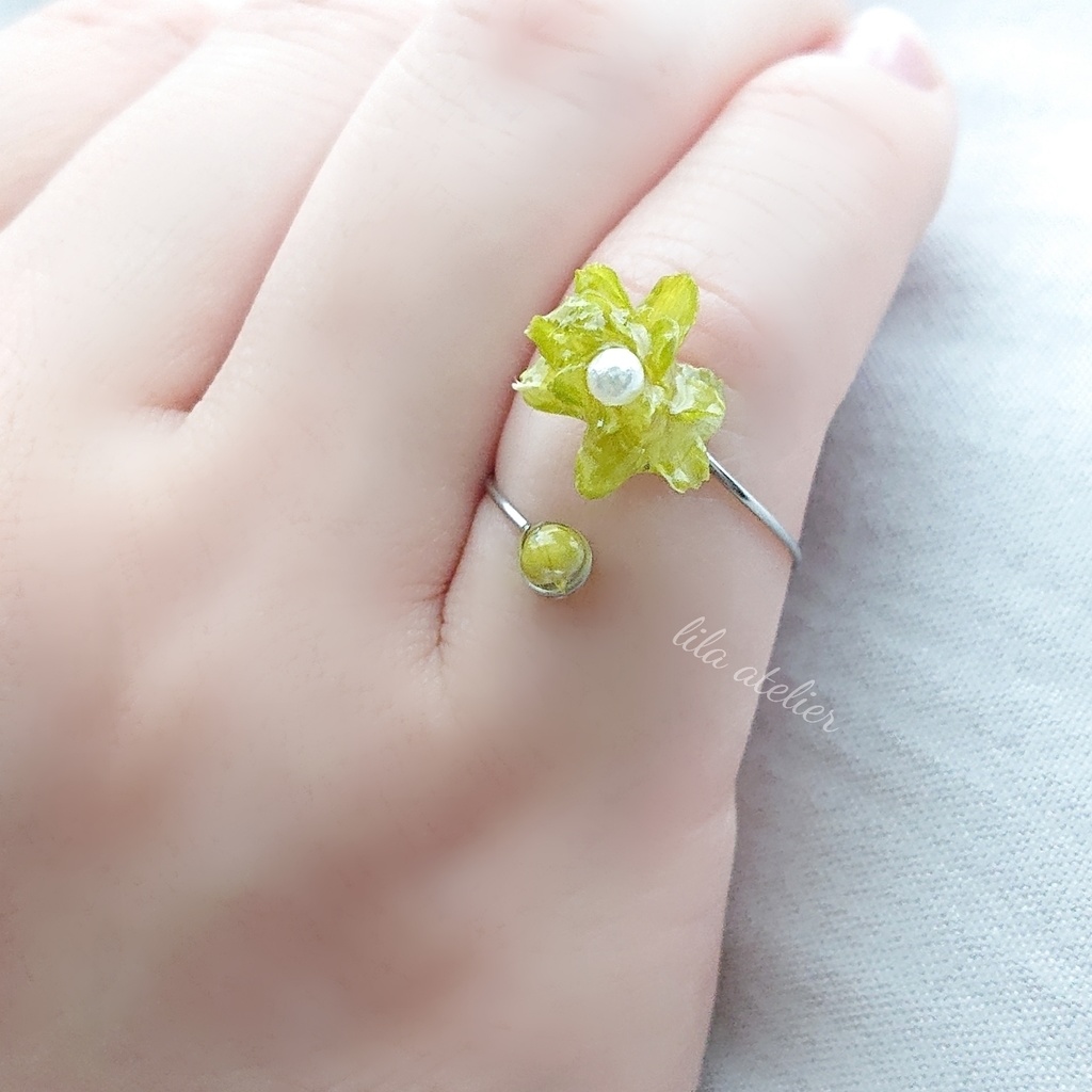 かすみ粒【翠】とミニコーンフラワーピンキーリング(金属アレルギー対応)