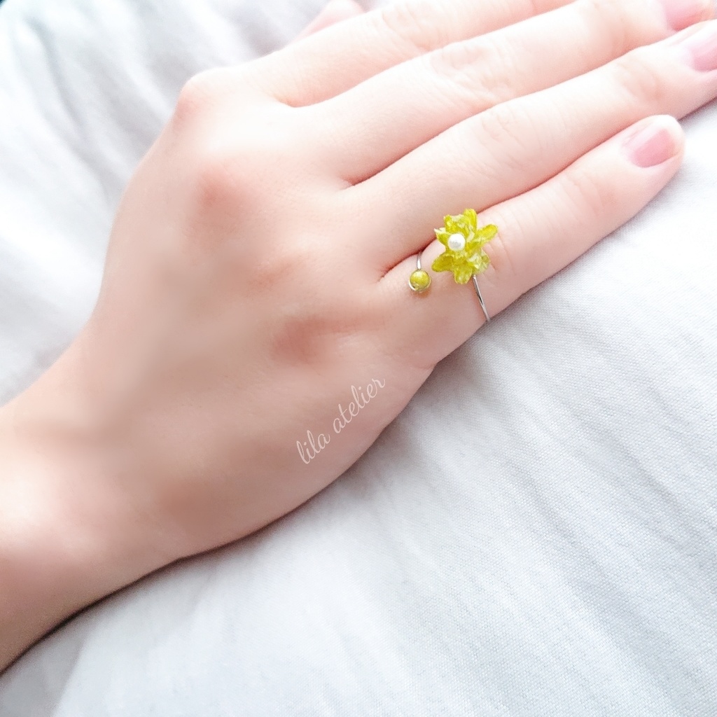 かすみ粒【翠】とミニコーンフラワーピンキーリング(金属アレルギー対応)