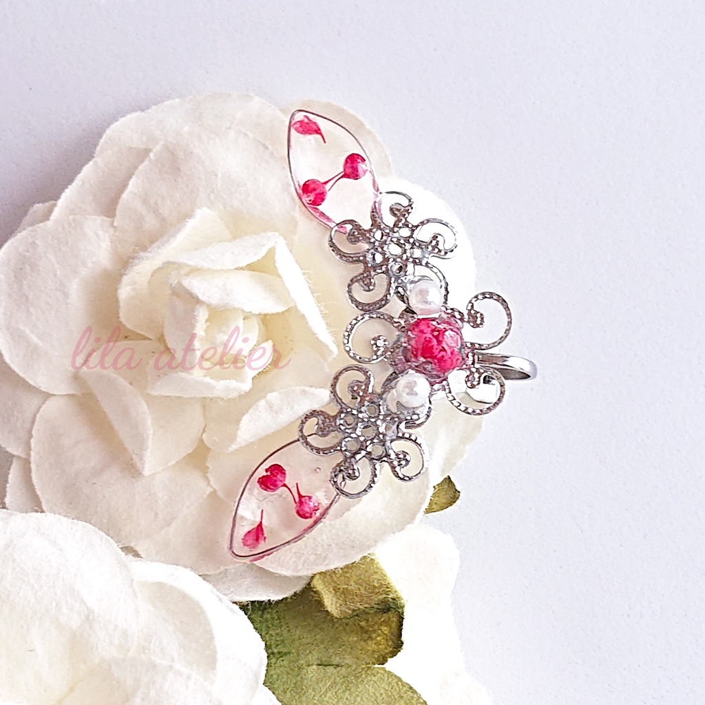 《片耳用》かすみ水中花と葉【紅】イヤークリップ(金属アレルギー対応)