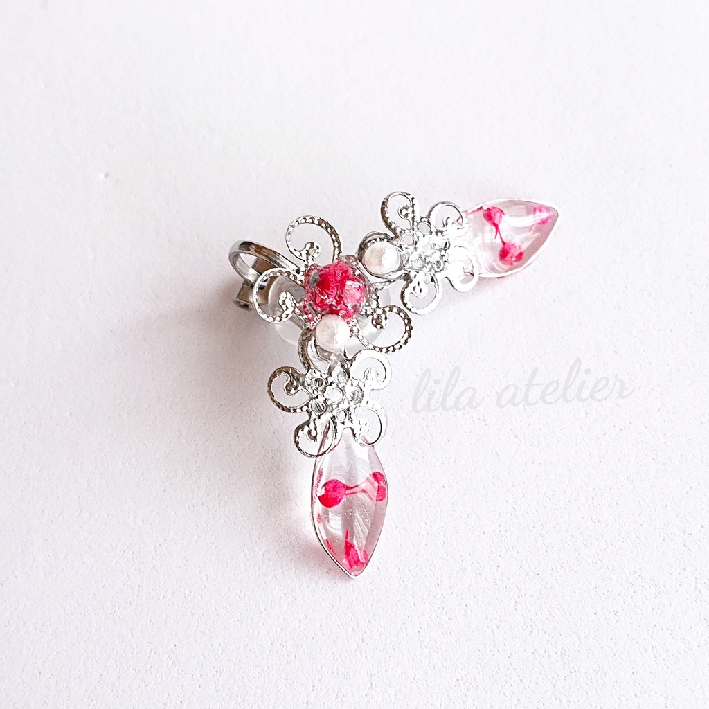 《片耳用》かすみ水中花と葉【紅】イヤークリップ(金属アレルギー対応)