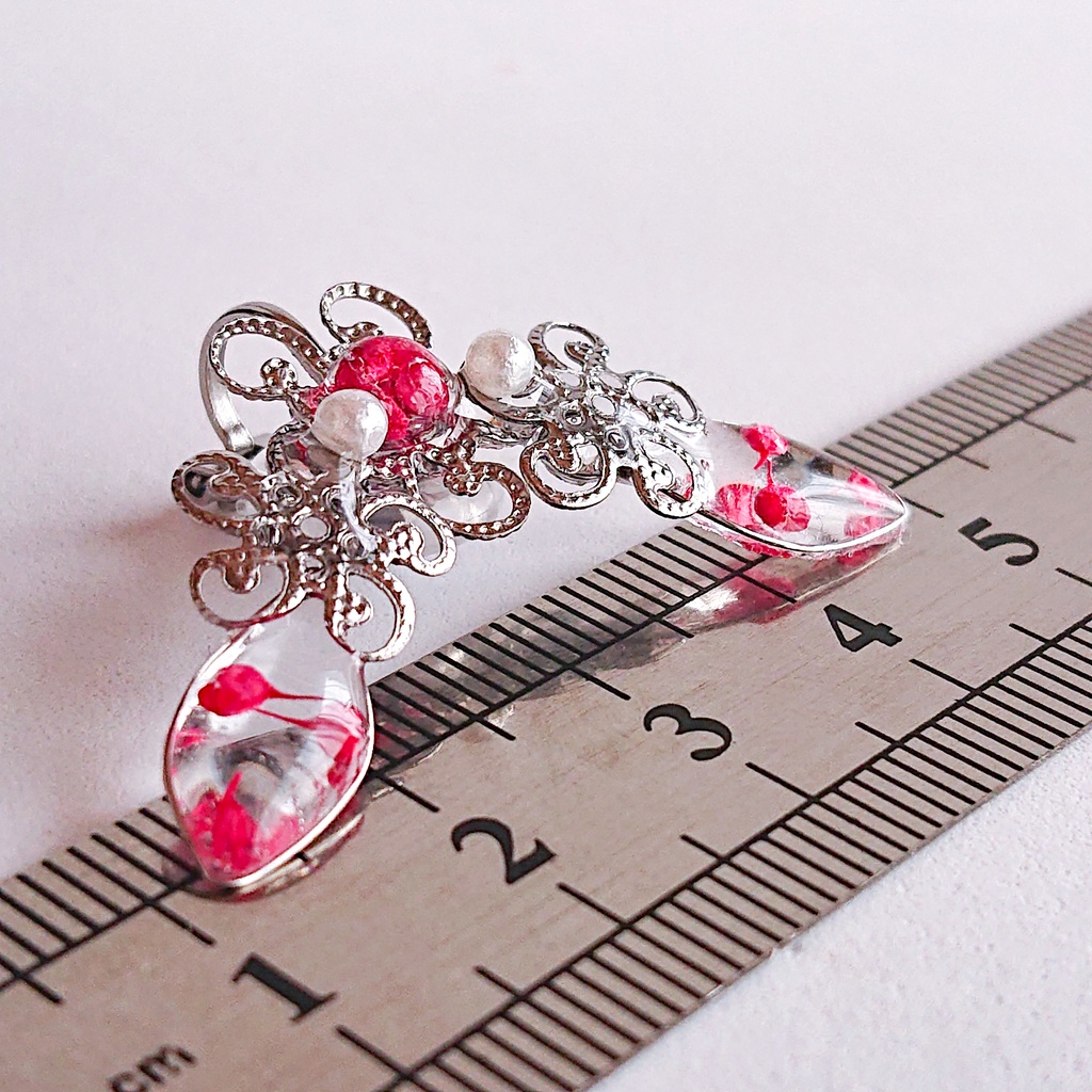 《片耳用》かすみ水中花と葉【紅】イヤークリップ(金属アレルギー対応)