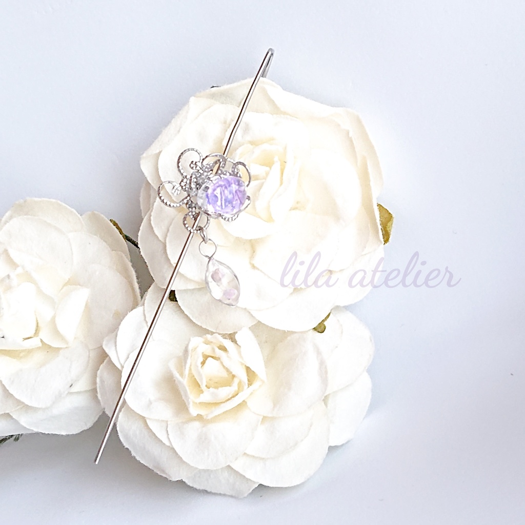 《片耳用》かすみ葉と硝子花【紫】イヤーラップクローラーフックピアス(金属アレルギー対応)