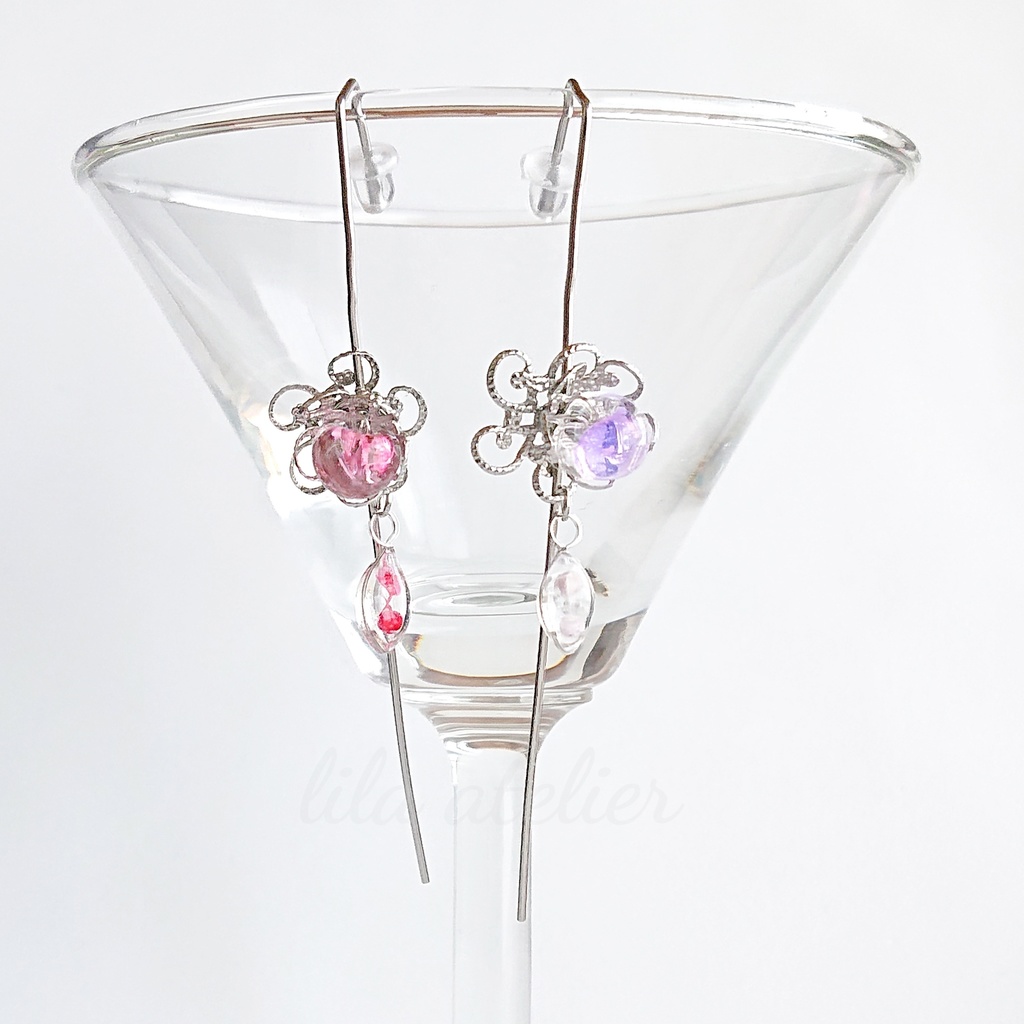 《片耳用》かすみ葉と硝子花【紫】イヤーラップクローラーフックピアス(金属アレルギー対応)