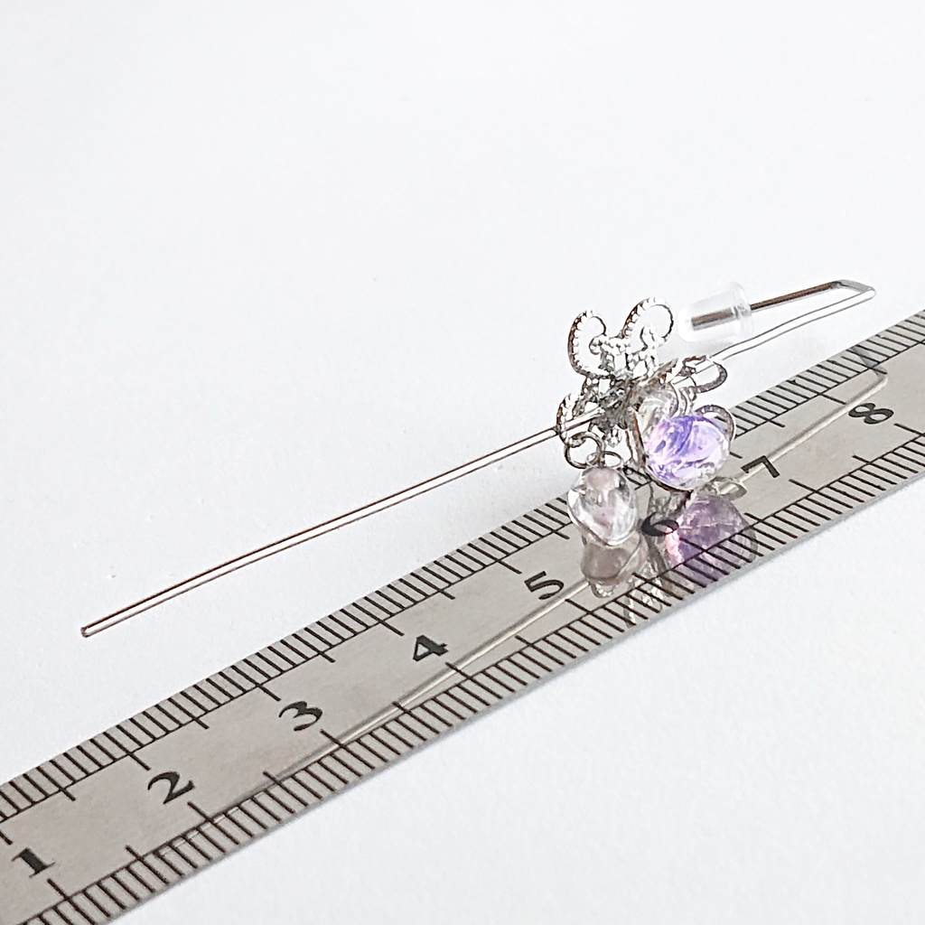 《片耳用》かすみ葉と硝子花【紫】イヤーラップクローラーフックピアス(金属アレルギー対応)