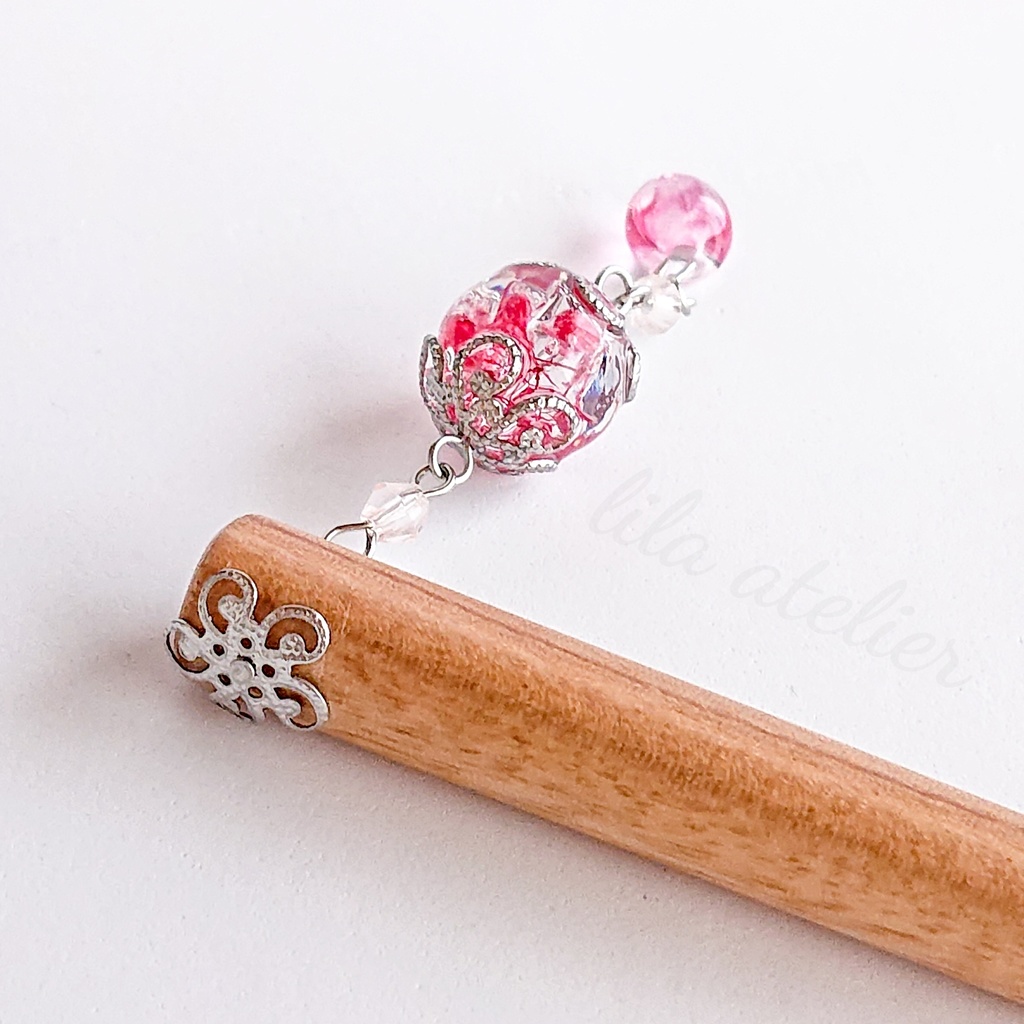 かすみ珠【紅】木製かんざし(金属アレルギー対応)