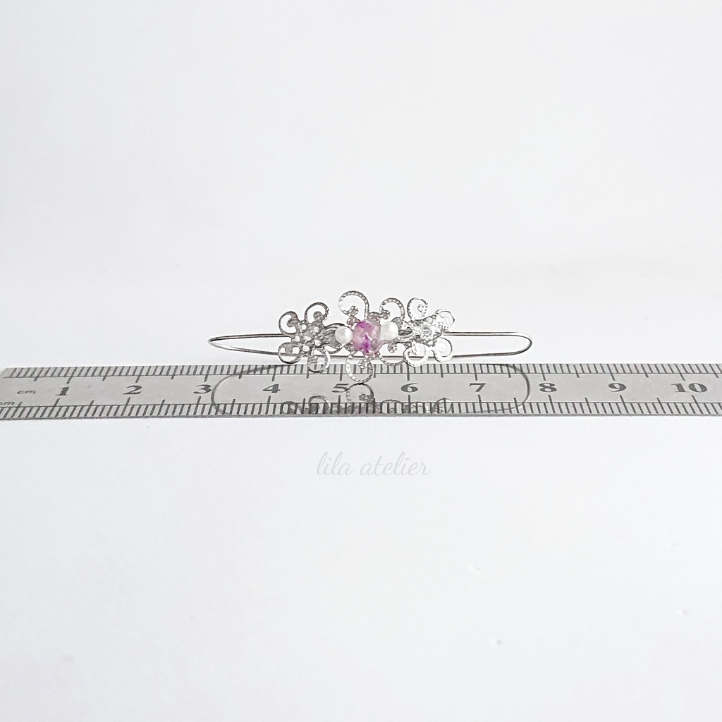 《片耳用》かすみ水中花と花細工【紫】カバーカフ(金属アレルギー対応)