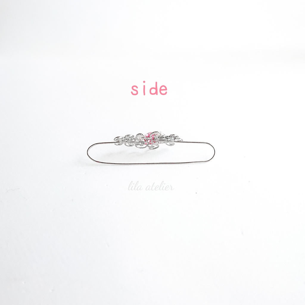 《片耳用》かすみ水中花と花細工【紅】カバーカフ(金属アレルギー対応)