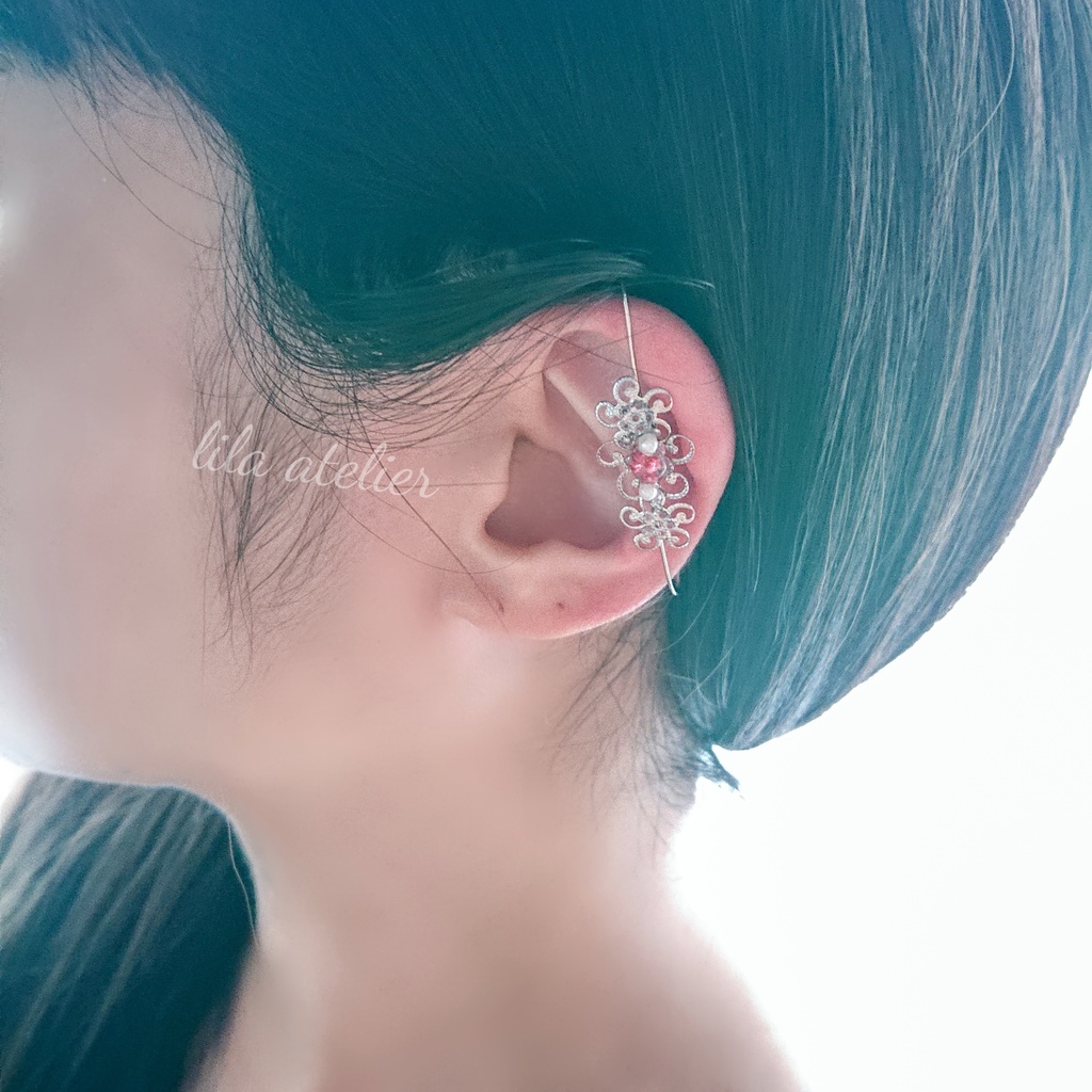 《片耳用》かすみ水中花と花細工【紅】カバーカフ(金属アレルギー対応)