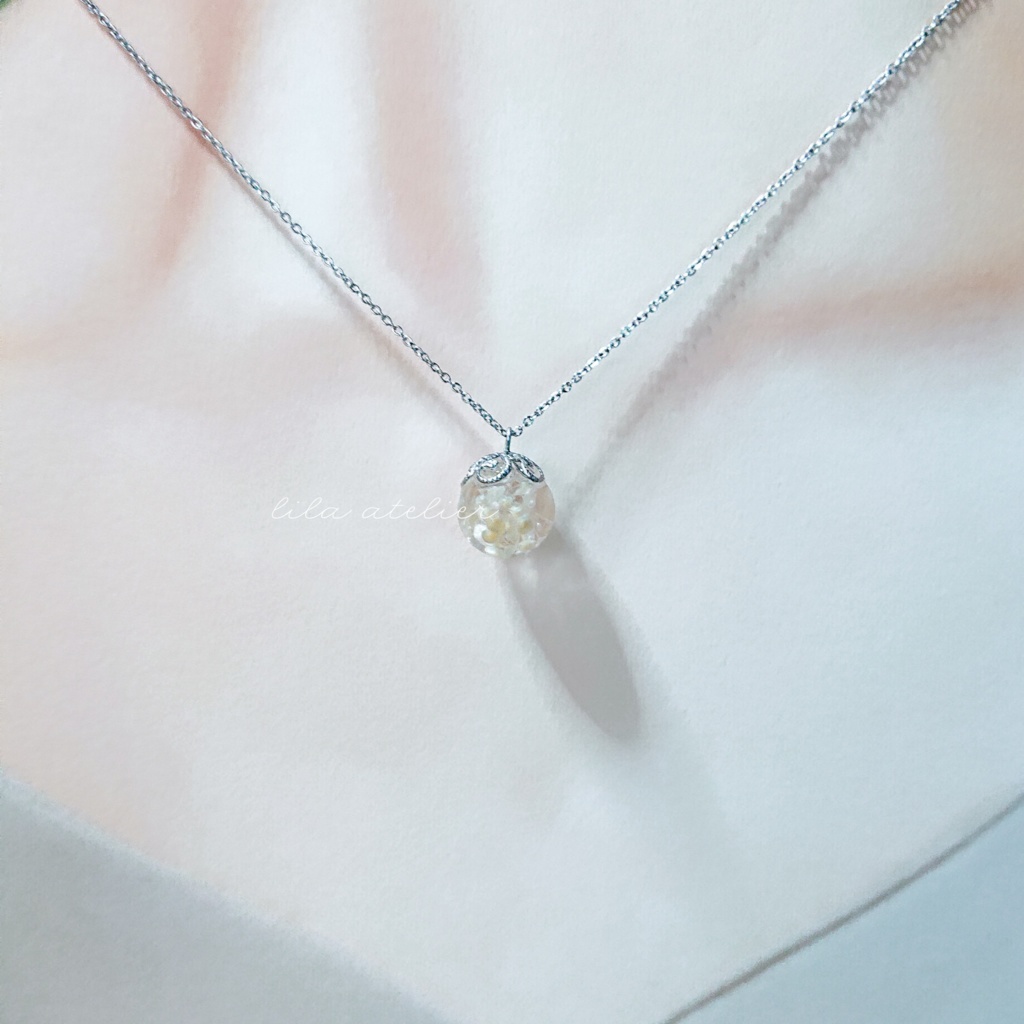 かすみ珠【白】ペンダント(金属アレルギー対応)