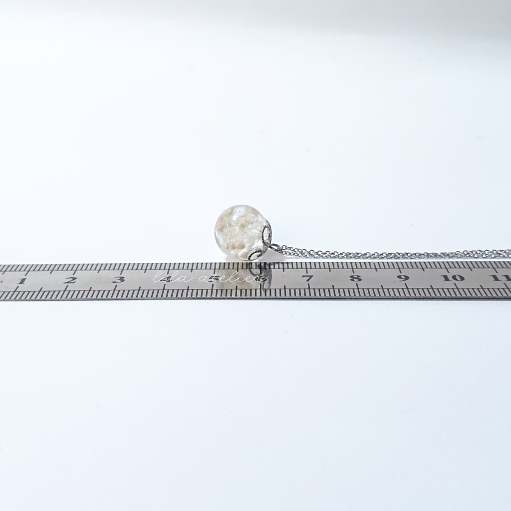 かすみ珠【白】ペンダント(金属アレルギー対応)