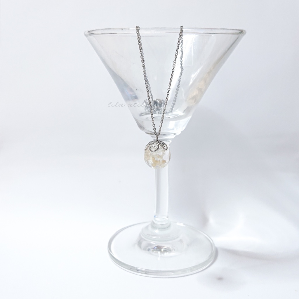 かすみ珠【白】ペンダント(金属アレルギー対応)