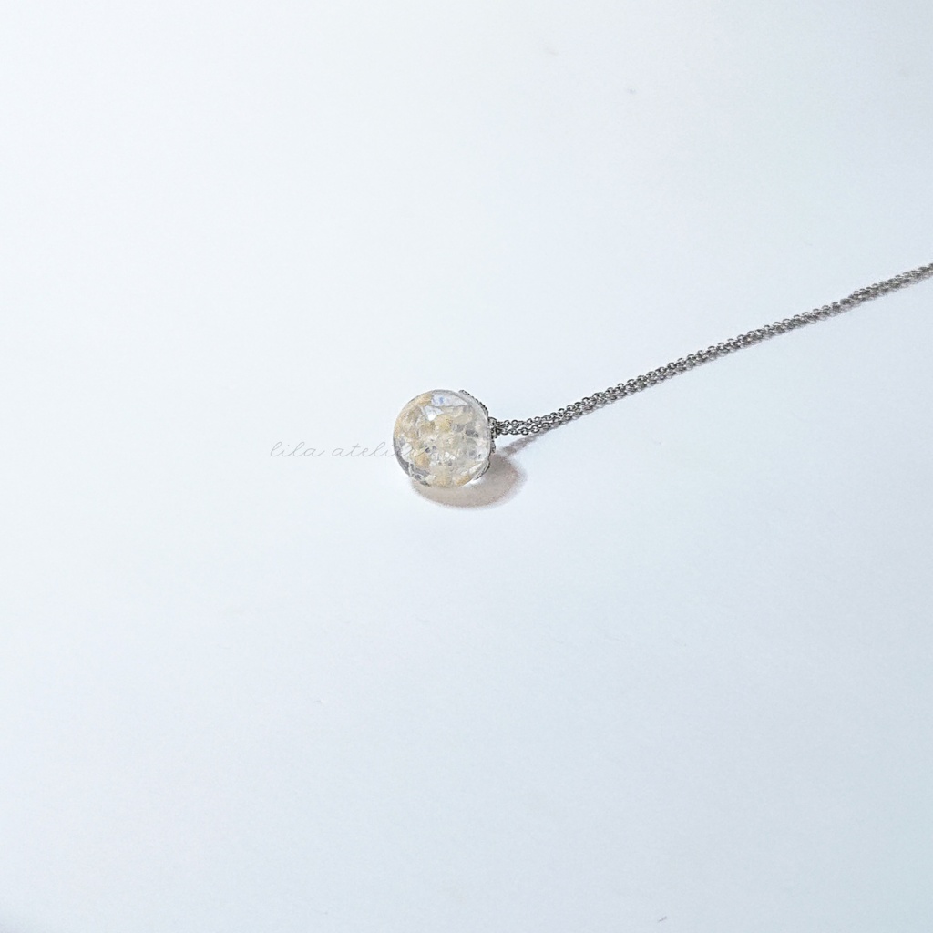 かすみ珠【白】ペンダント(金属アレルギー対応)