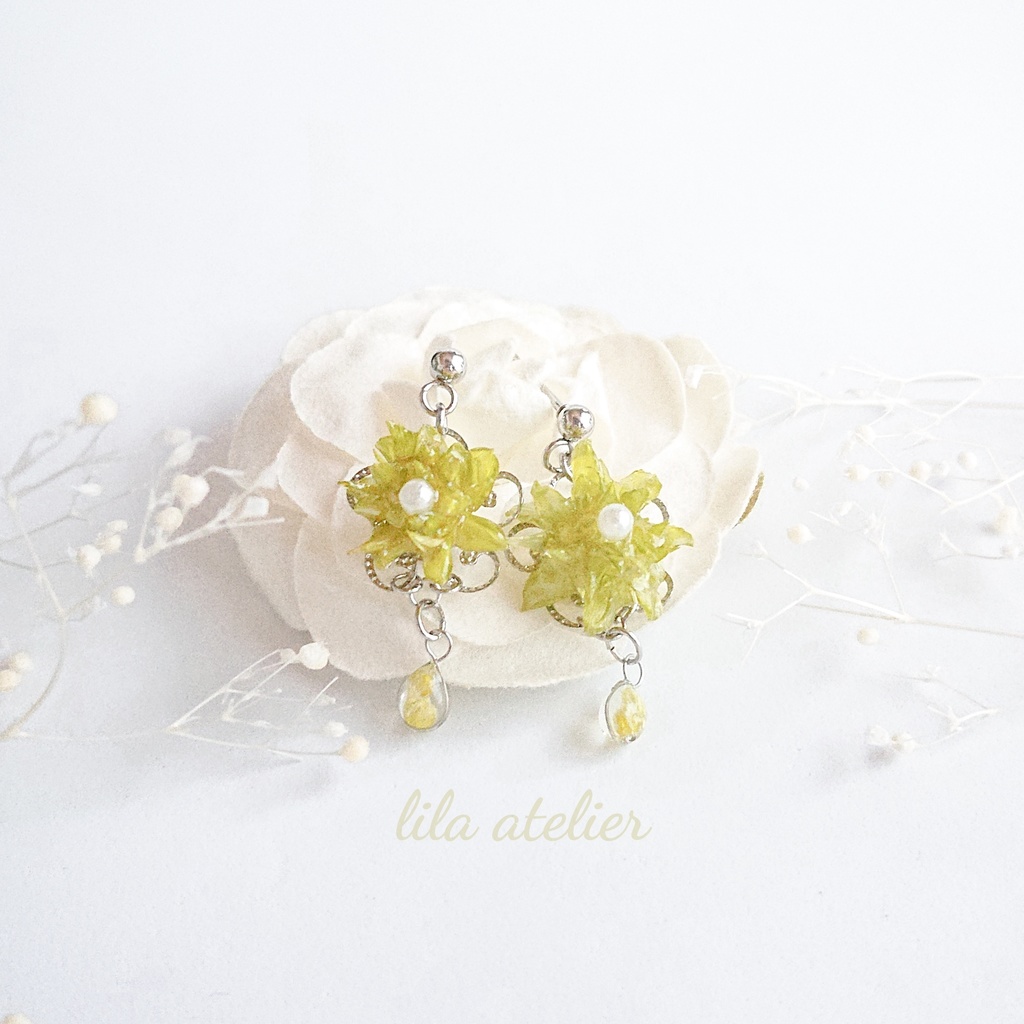 かすみ雫【翠】とミニコーンフラワー ピアス／イヤリング（金属アレルギー対応）