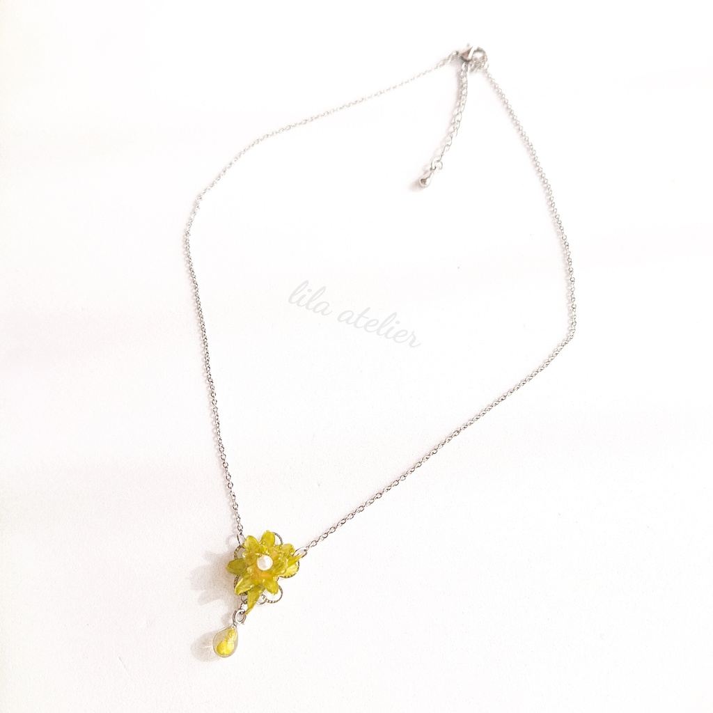 かすみ雫【翠】とミニコーンフラワー ネックレス(金属アレルギー対応)