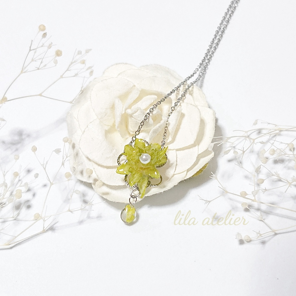 かすみ雫【翠】とミニコーンフラワー ネックレス（金属アレルギー対応）