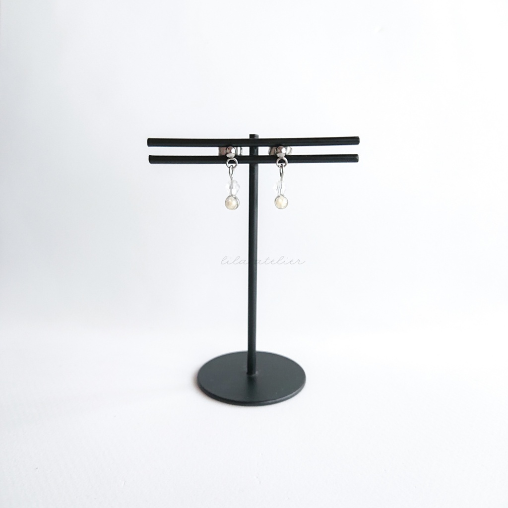 かすみ粒【白】雪玉ピアス/イヤリング(金属アレルギー対応)