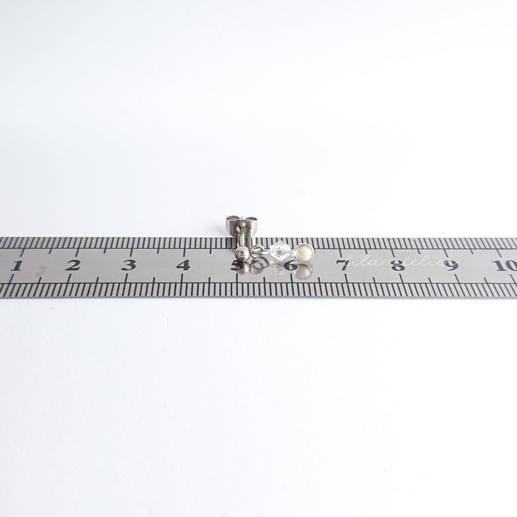 かすみ粒【白】雪玉ピアス/イヤリング(金属アレルギー対応)