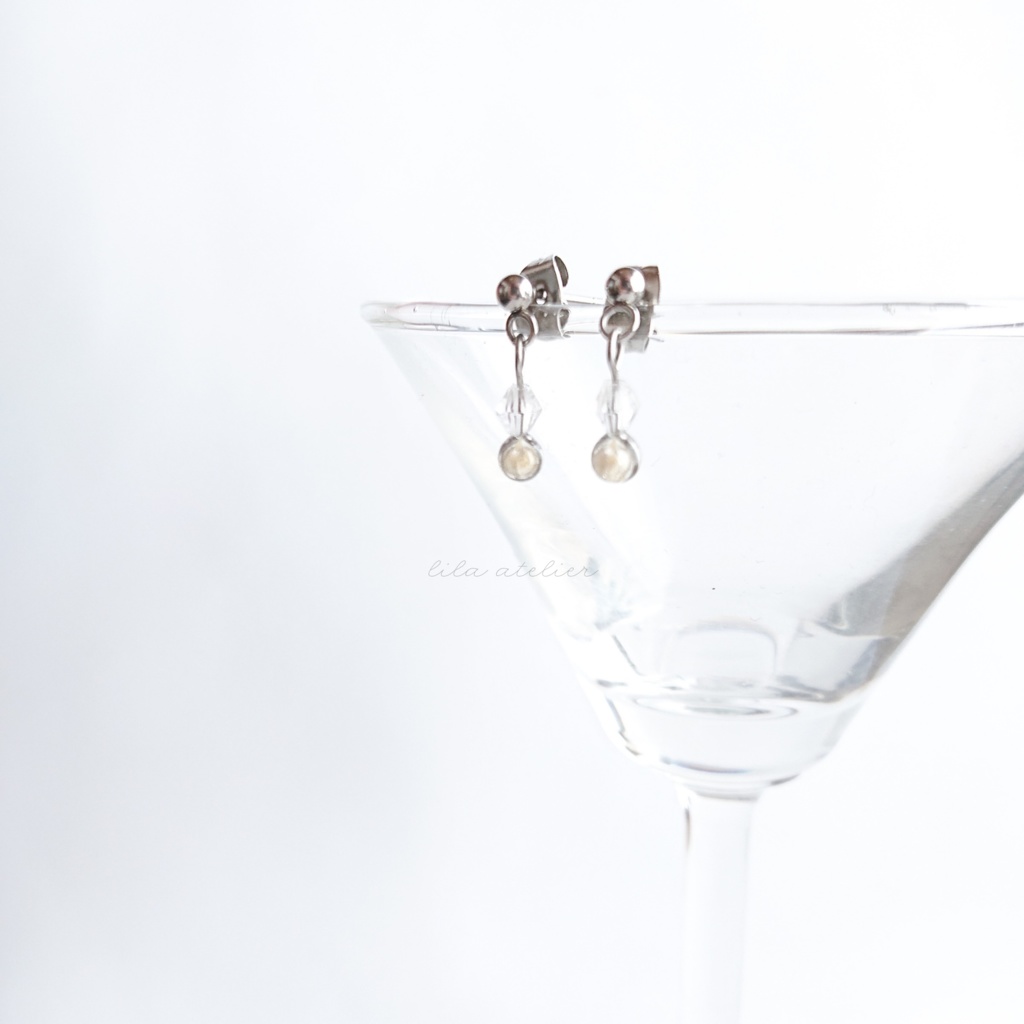 かすみ粒【白】雪玉ピアス/イヤリング(金属アレルギー対応)