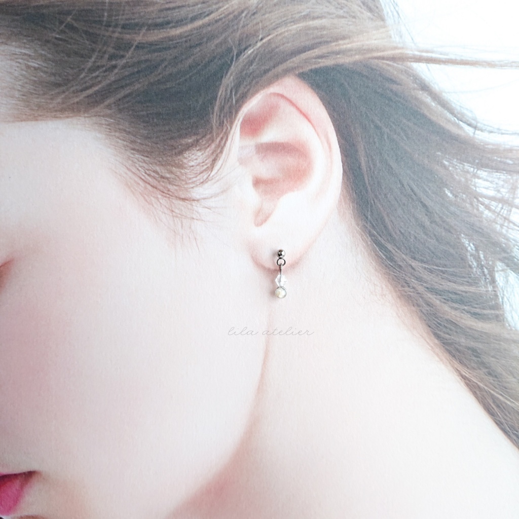 かすみ粒【白】雪玉ピアス/イヤリング(金属アレルギー対応)