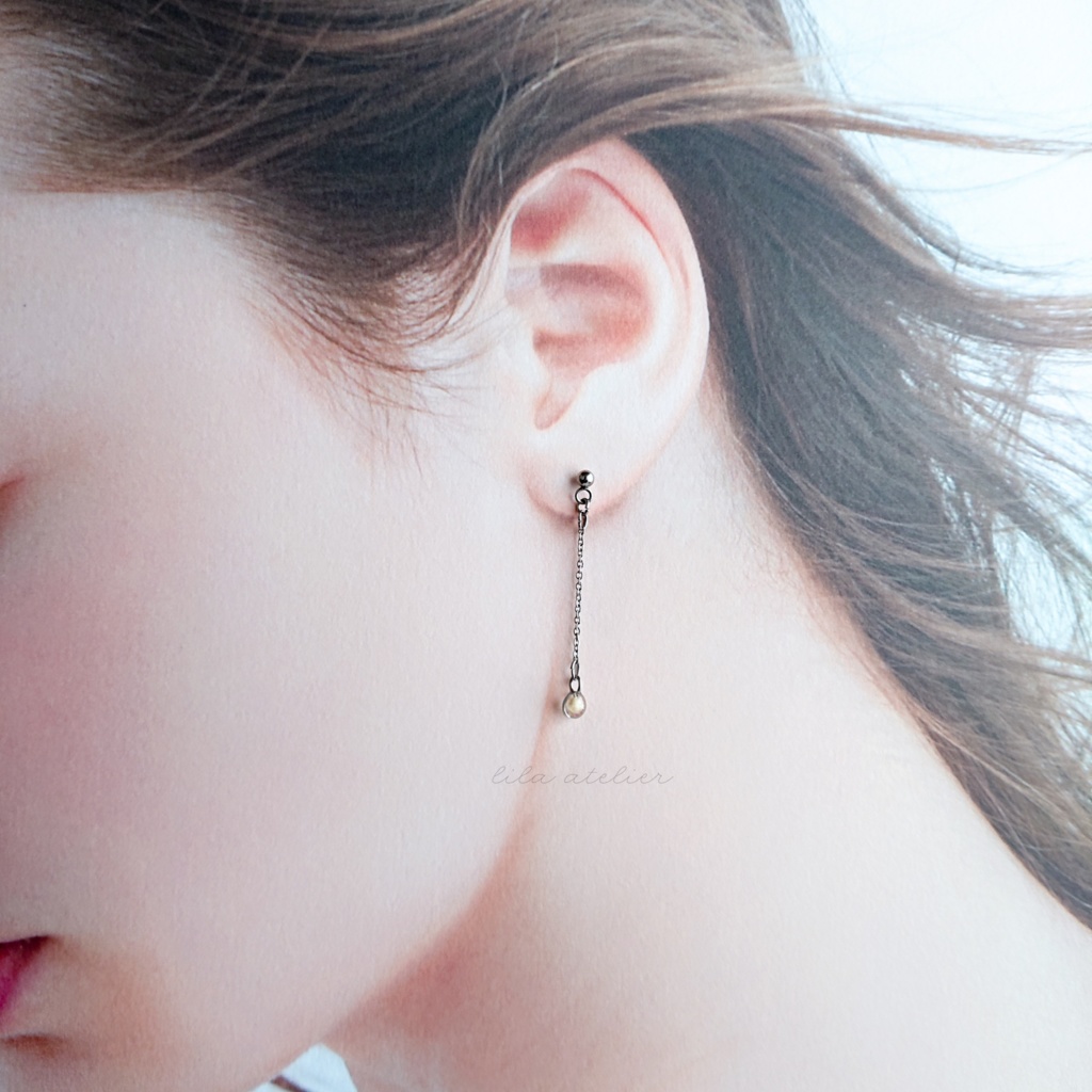 かすみ粒【白】ロングチェーンピアス/イヤリング(金属アレルギー対応)