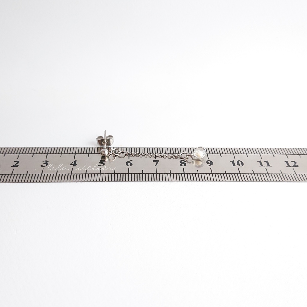 かすみ粒【白】ロングチェーンピアス/イヤリング(金属アレルギー対応)