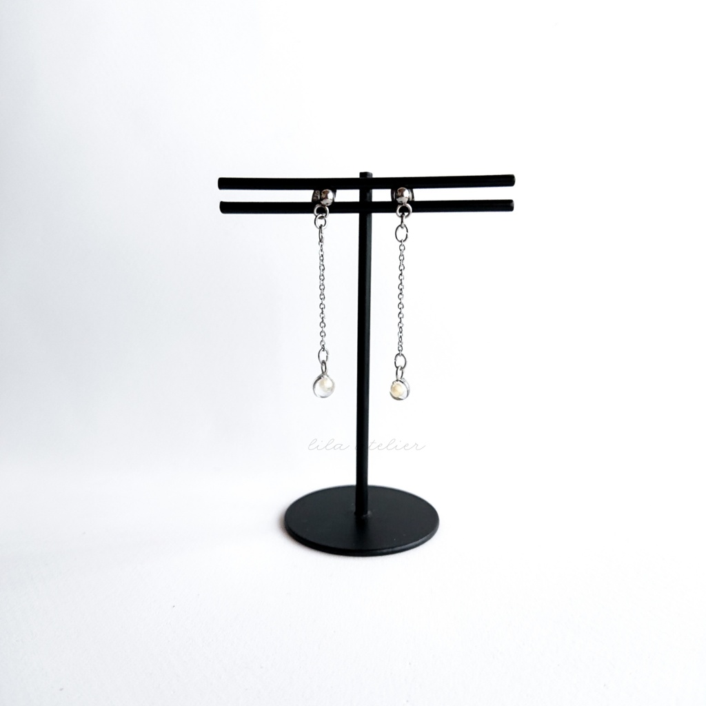 かすみ粒【白】ロングチェーンピアス/イヤリング(金属アレルギー対応)