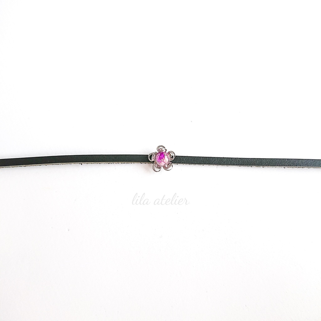 かすみ小花【紫】革チョーカー(金属アレルギー対応)