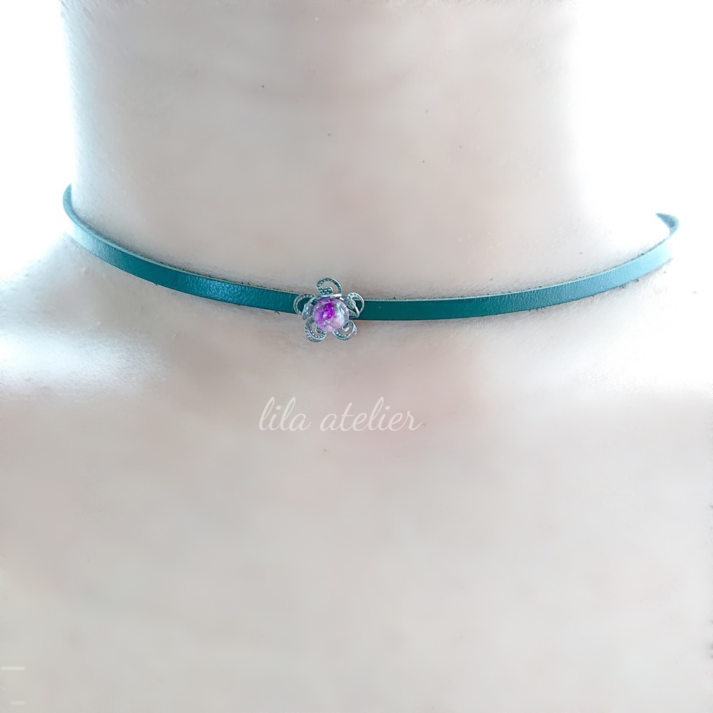 かすみ小花【紫】革チョーカー(金属アレルギー対応)