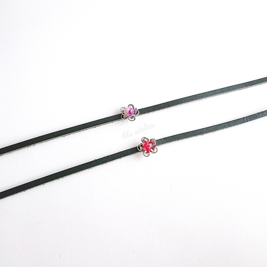 かすみ小花【紫】革チョーカー(金属アレルギー対応)