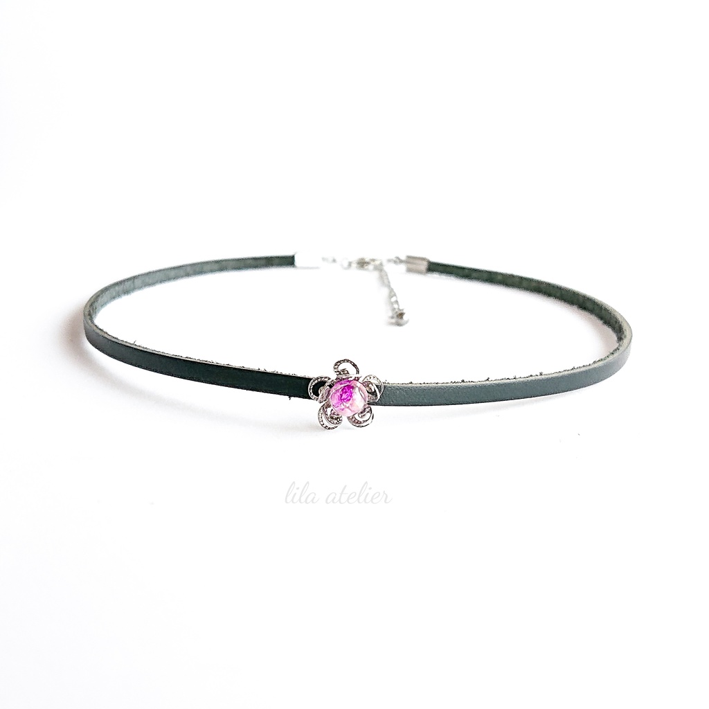 かすみ小花【紫】革チョーカー(金属アレルギー対応)