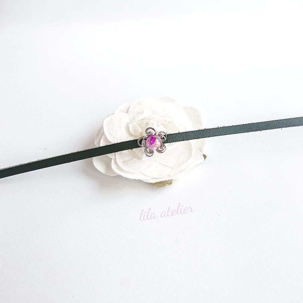 かすみ小花【紫】革チョーカー(金属アレルギー対応)