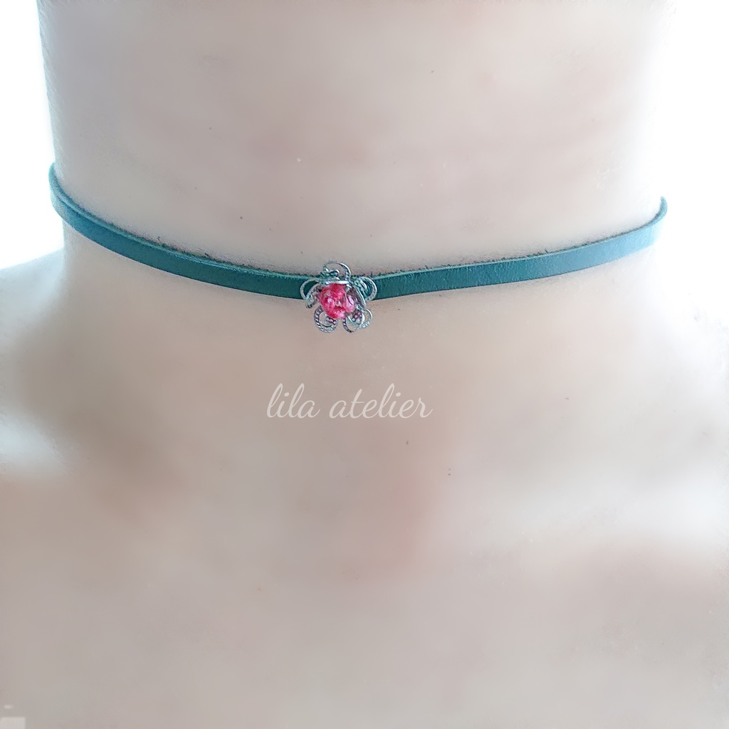 かすみ小花【紅】革チョーカー(金属アレルギー対応)