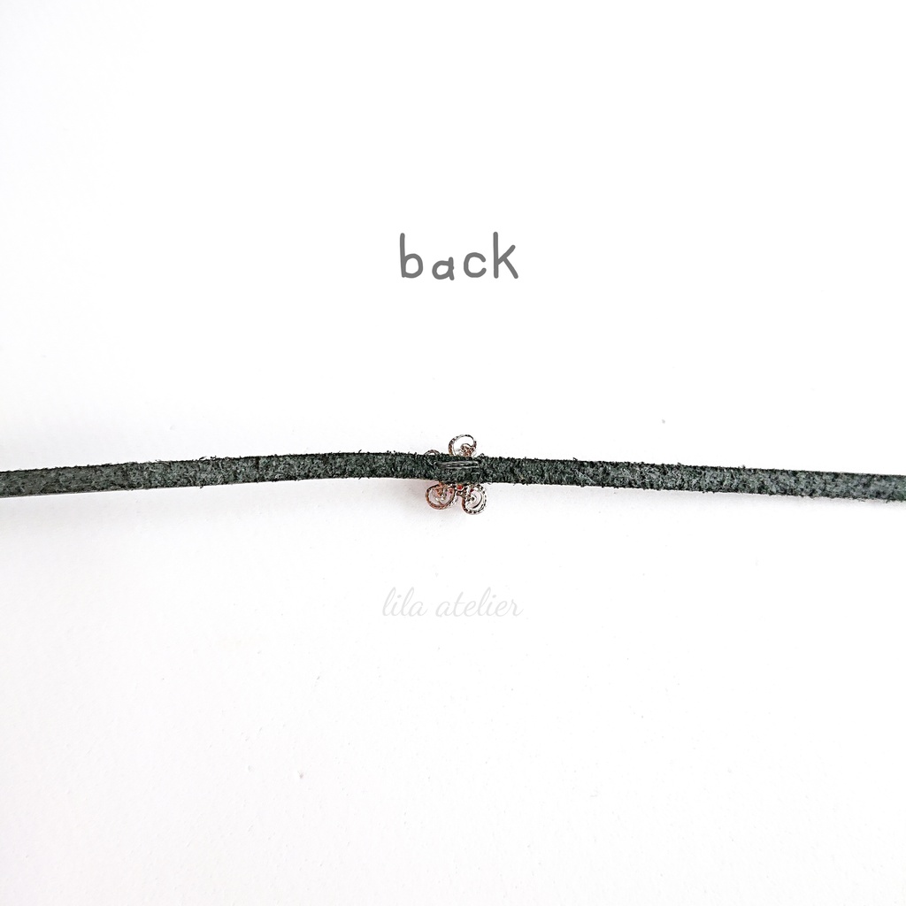 かすみ小花【紅】革チョーカー(金属アレルギー対応)