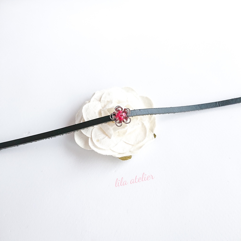 かすみ小花【紅】革チョーカー(金属アレルギー対応)