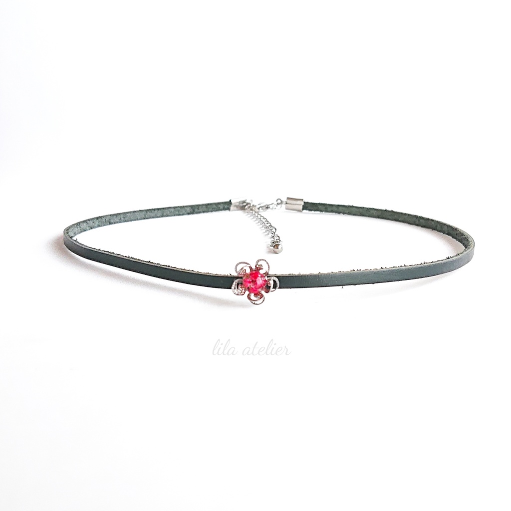 かすみ小花【紅】革チョーカー(金属アレルギー対応)