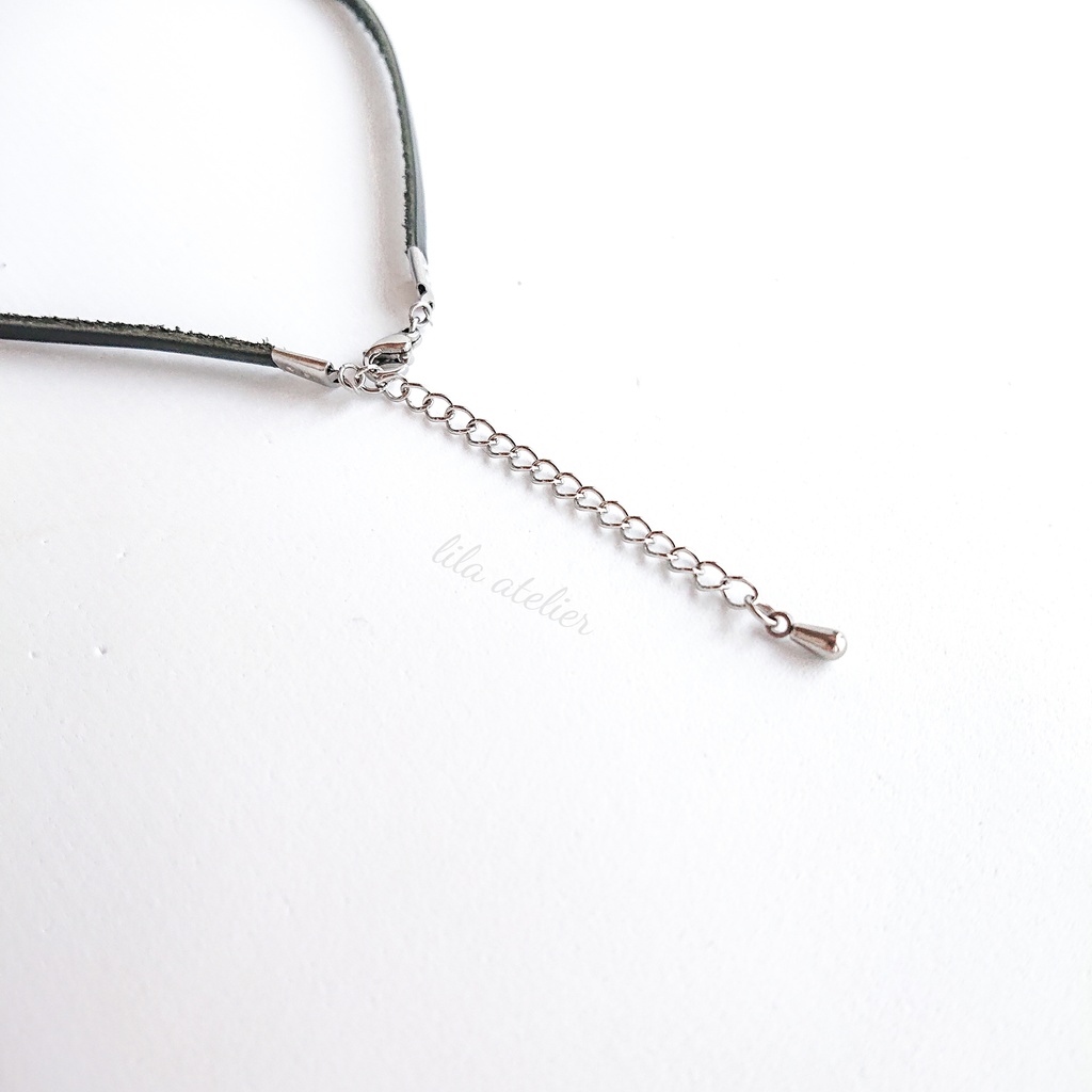 かすみ小花【紅】革チョーカー(金属アレルギー対応)