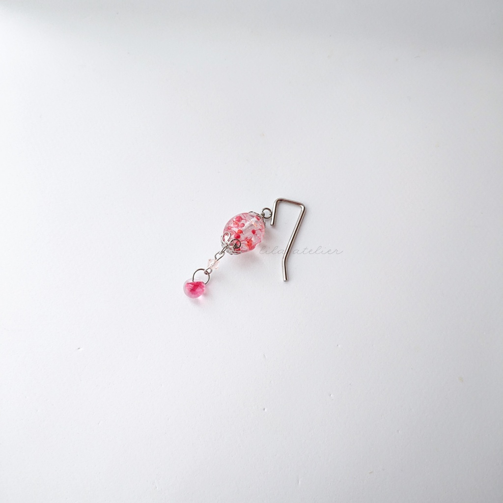 かすみ長珠【紅】と硝子雫ポニーフック(金属アレルギー対応)